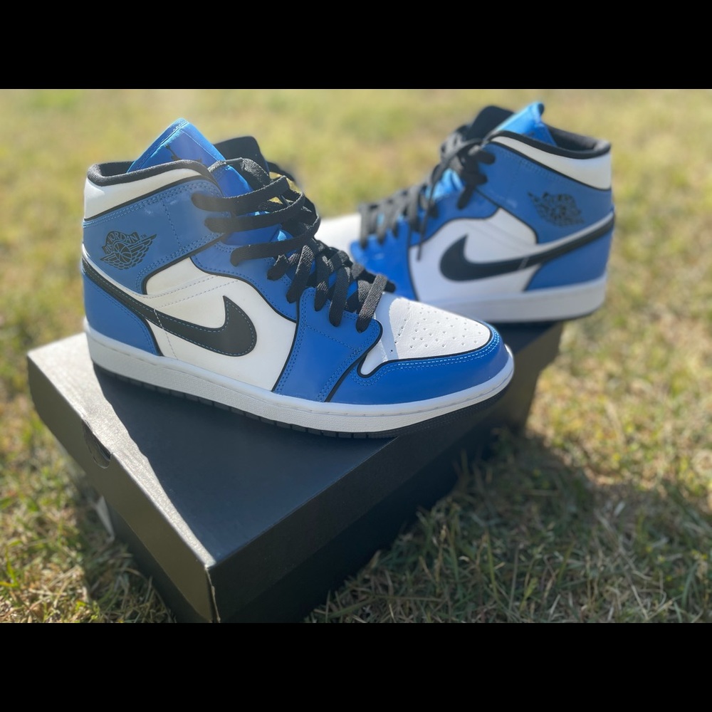 Signal blue Jordan 1 mid